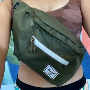 🫒Herschel Seventeen Hip Fanny pack bag🫒
